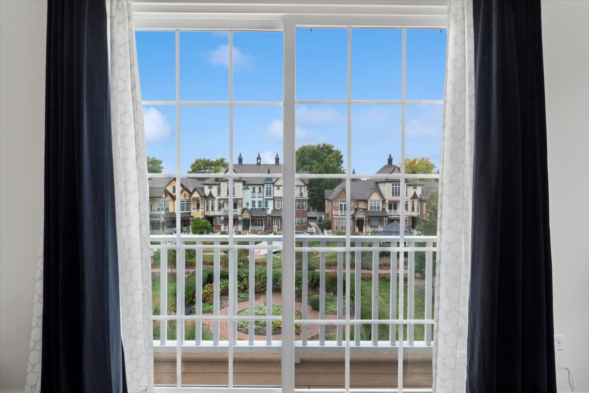 4199 Royal Mews Circle, Naperville, IL 60564