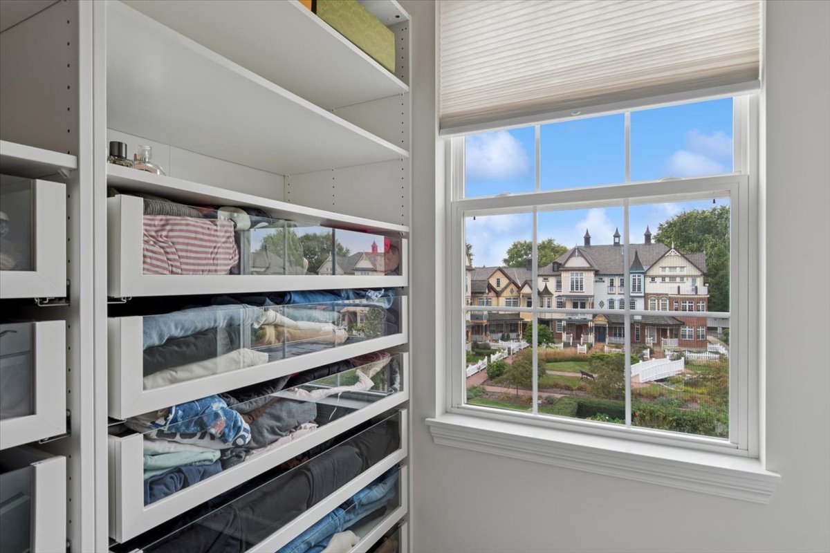 4199 Royal Mews Circle, Naperville, IL 60564