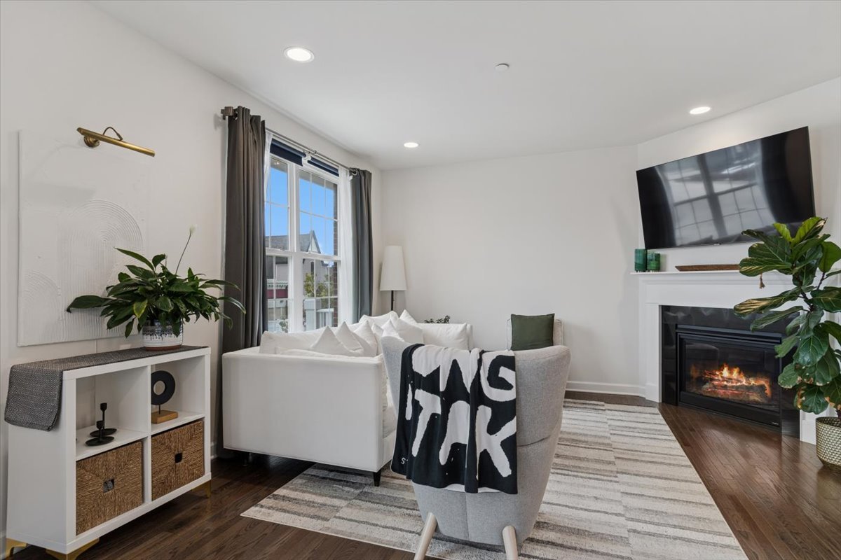 4199 Royal Mews Circle, Naperville, IL 60564