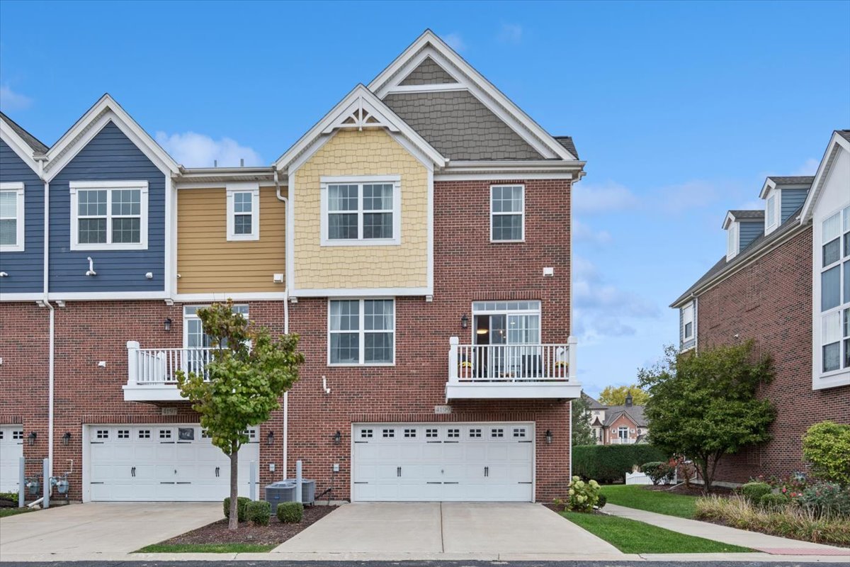 4199 Royal Mews Circle, Naperville, IL 60564