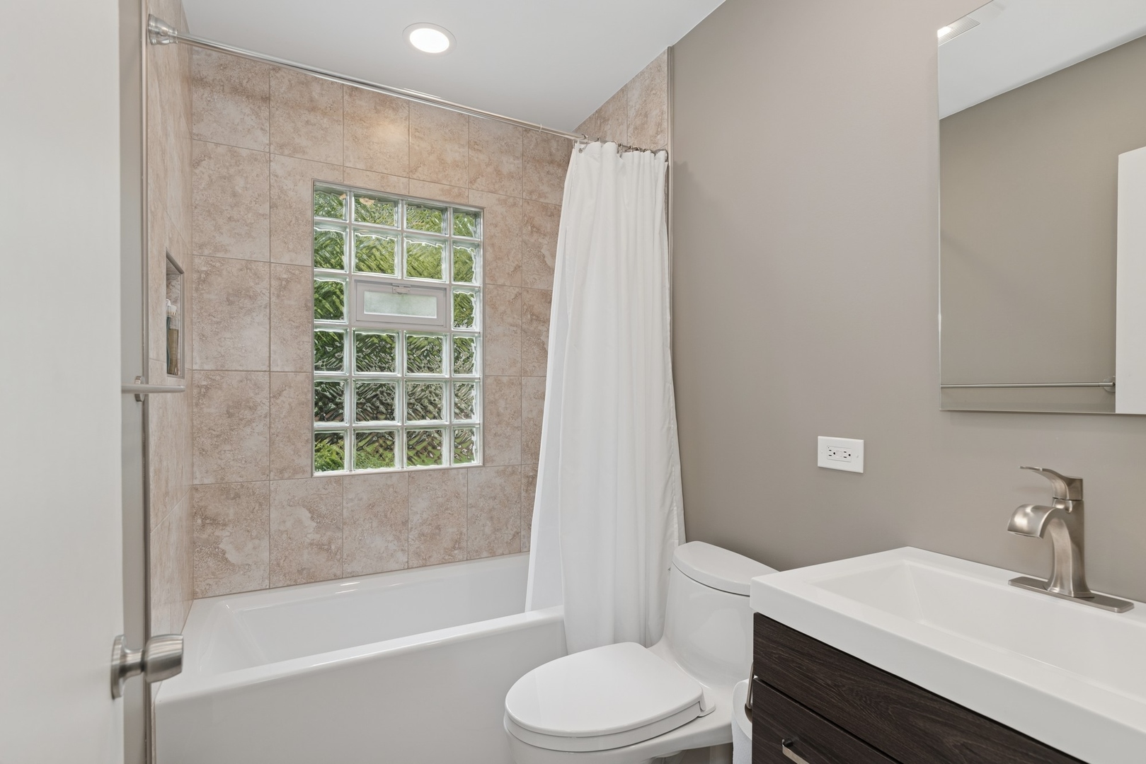 505 Lange Court, Libertyville, IL 60048