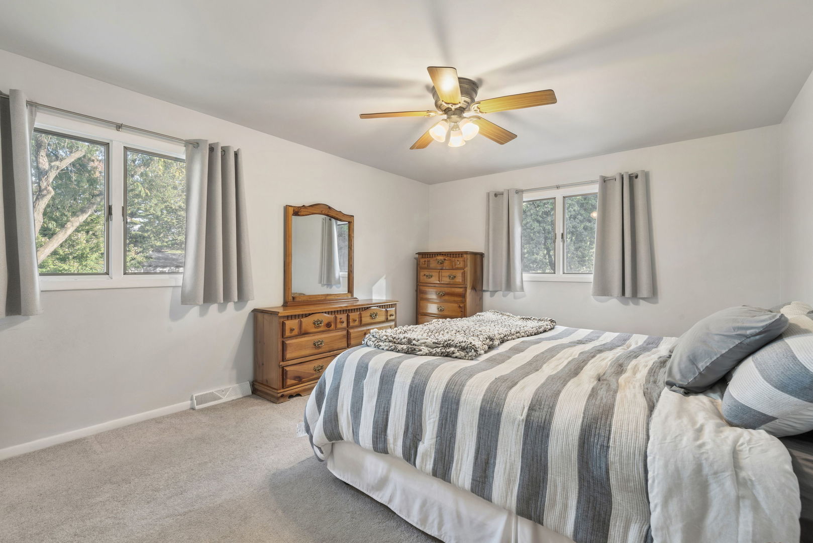 216 S Edgewood Avenue, Lombard, IL 60148