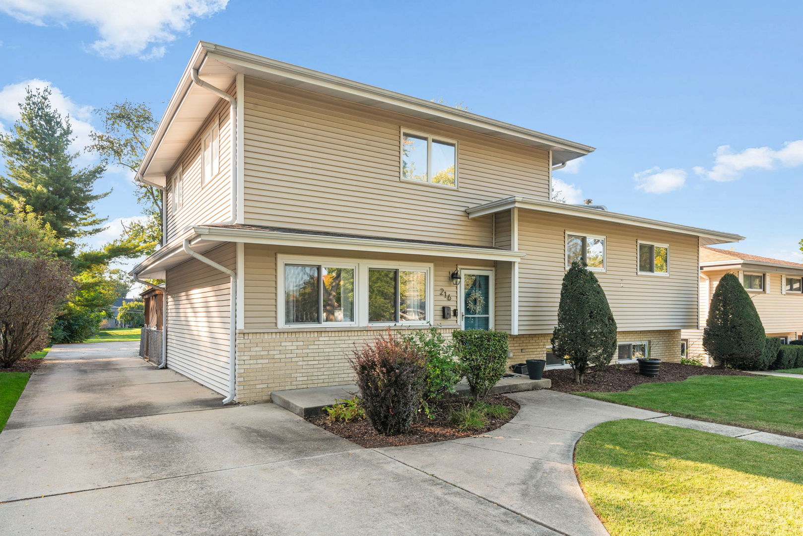 216 S Edgewood Avenue, Lombard, IL 60148