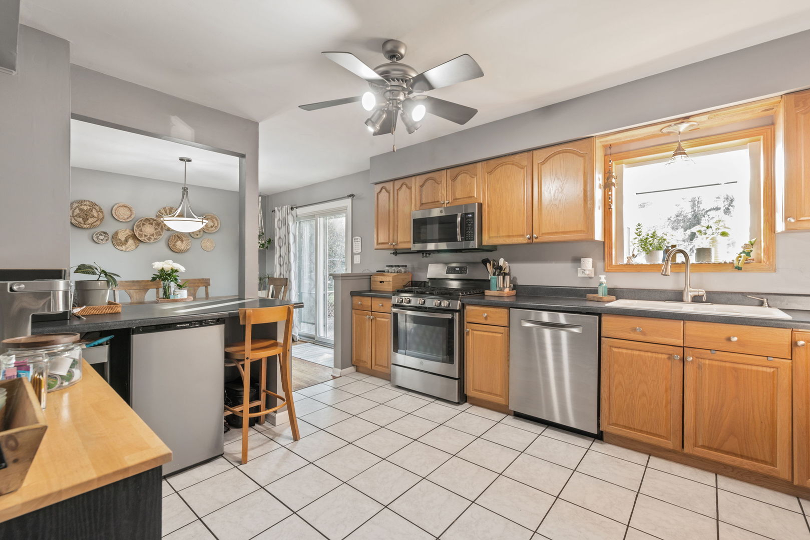 216 S Edgewood Avenue, Lombard, IL 60148