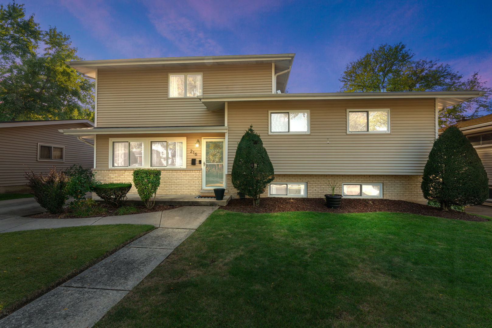 216 S Edgewood Avenue, Lombard, IL 60148