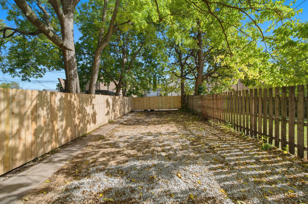 8919 S Exchange Avenue, Chicago, IL 60617