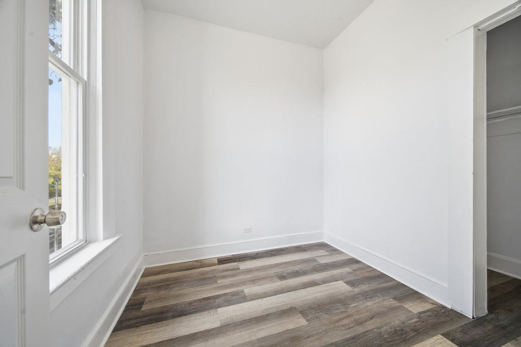 8919 S Exchange Avenue, Chicago, IL 60617