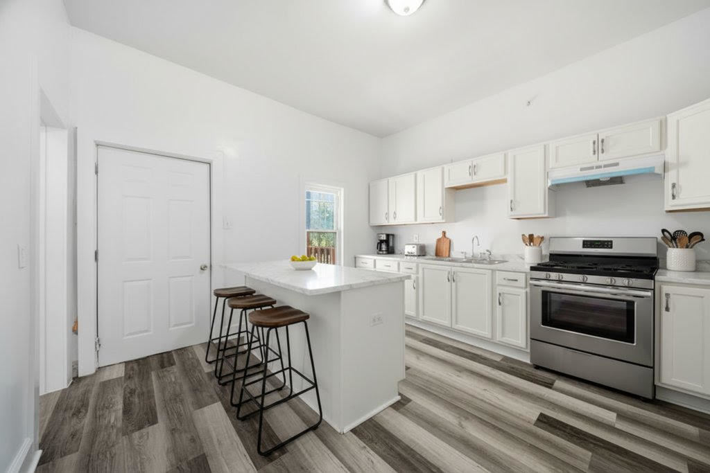 8919 S Exchange Avenue, Chicago, IL 60617