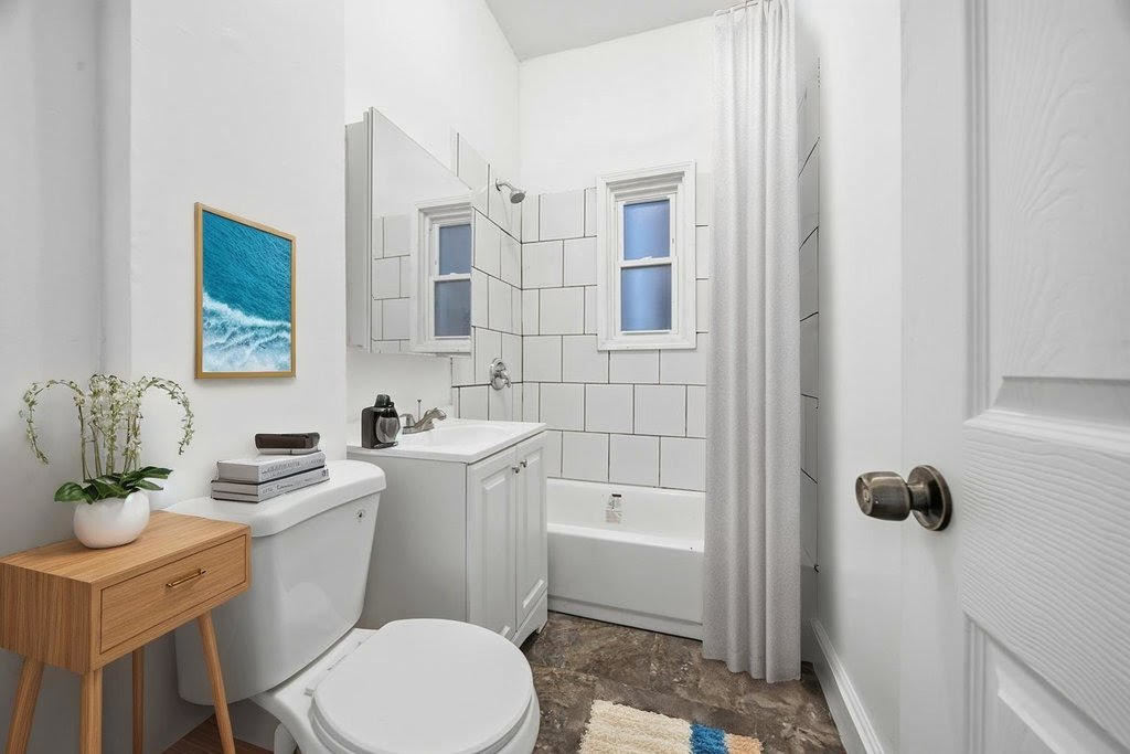 8919 S Exchange Avenue, Chicago, IL 60617