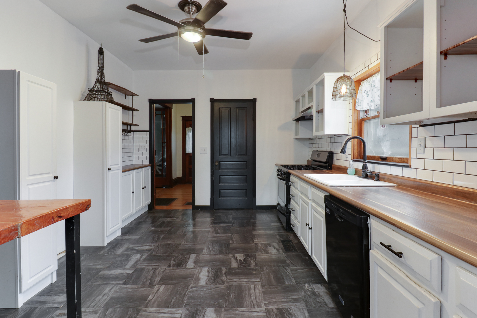 305 W Boundary Street, Stanford, IL 61774