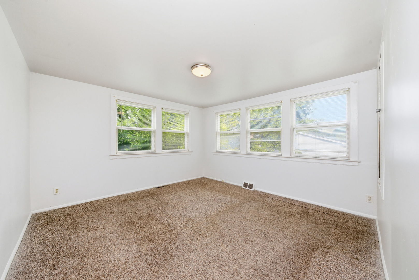 127 S Lincoln Street, Westmont, IL 60559