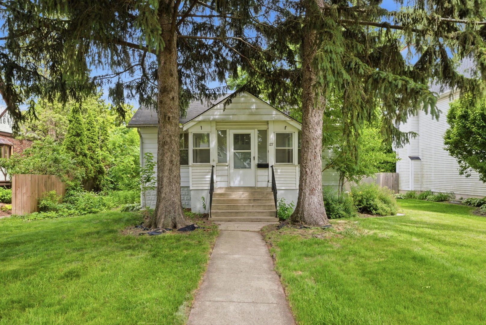 127 S Lincoln Street, Westmont, IL 60559