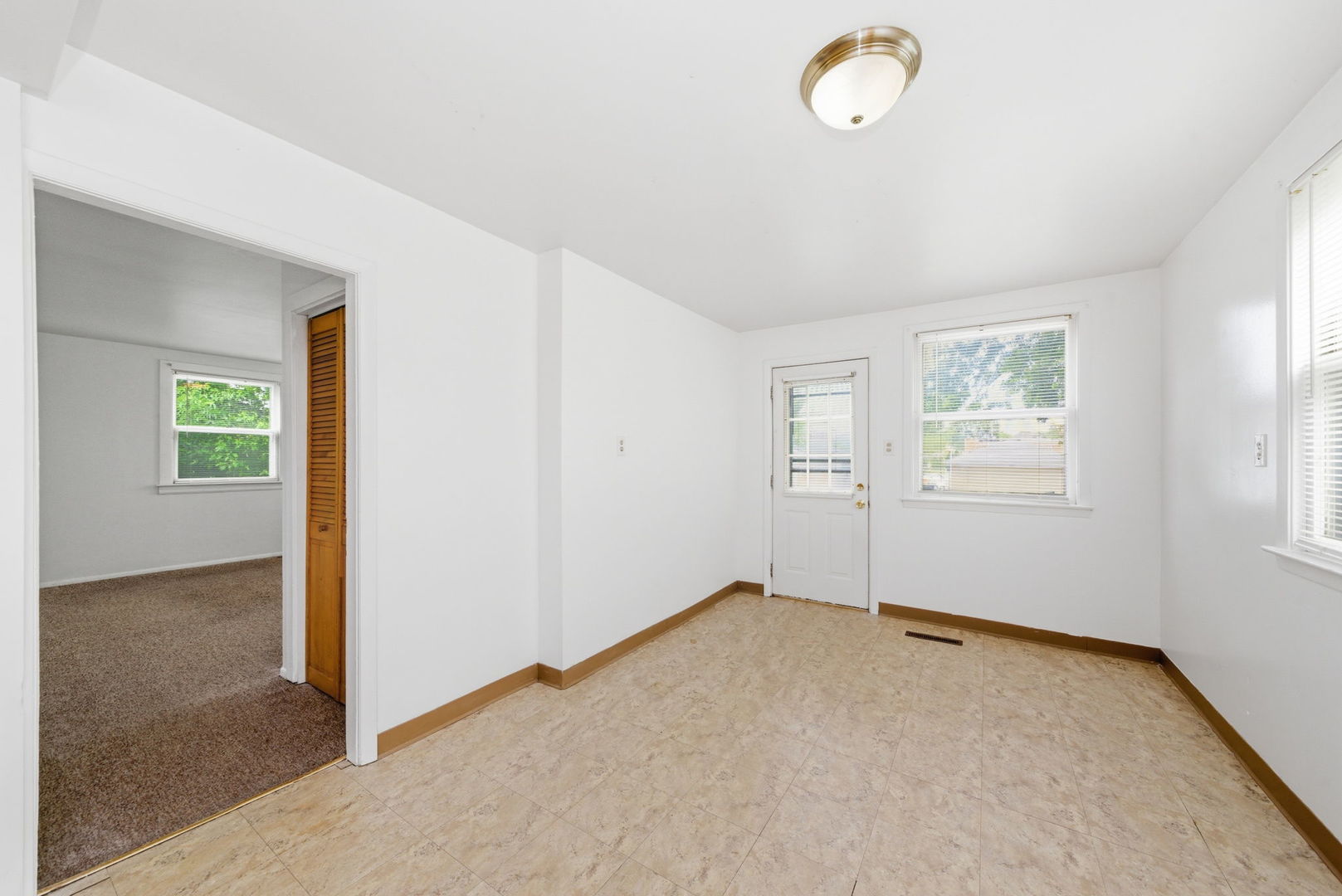 127 S Lincoln Street, Westmont, IL 60559