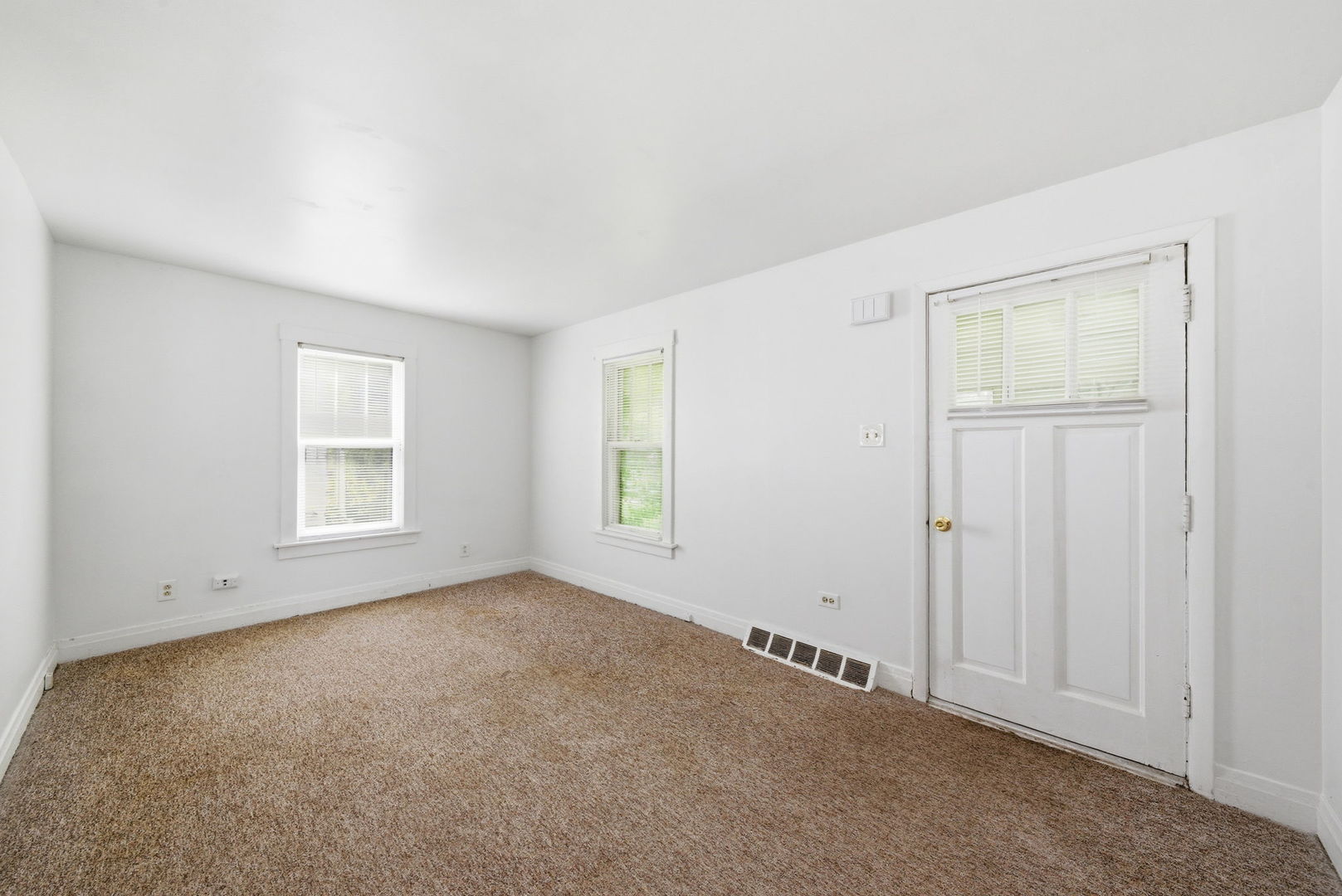 127 S Lincoln Street, Westmont, IL 60559