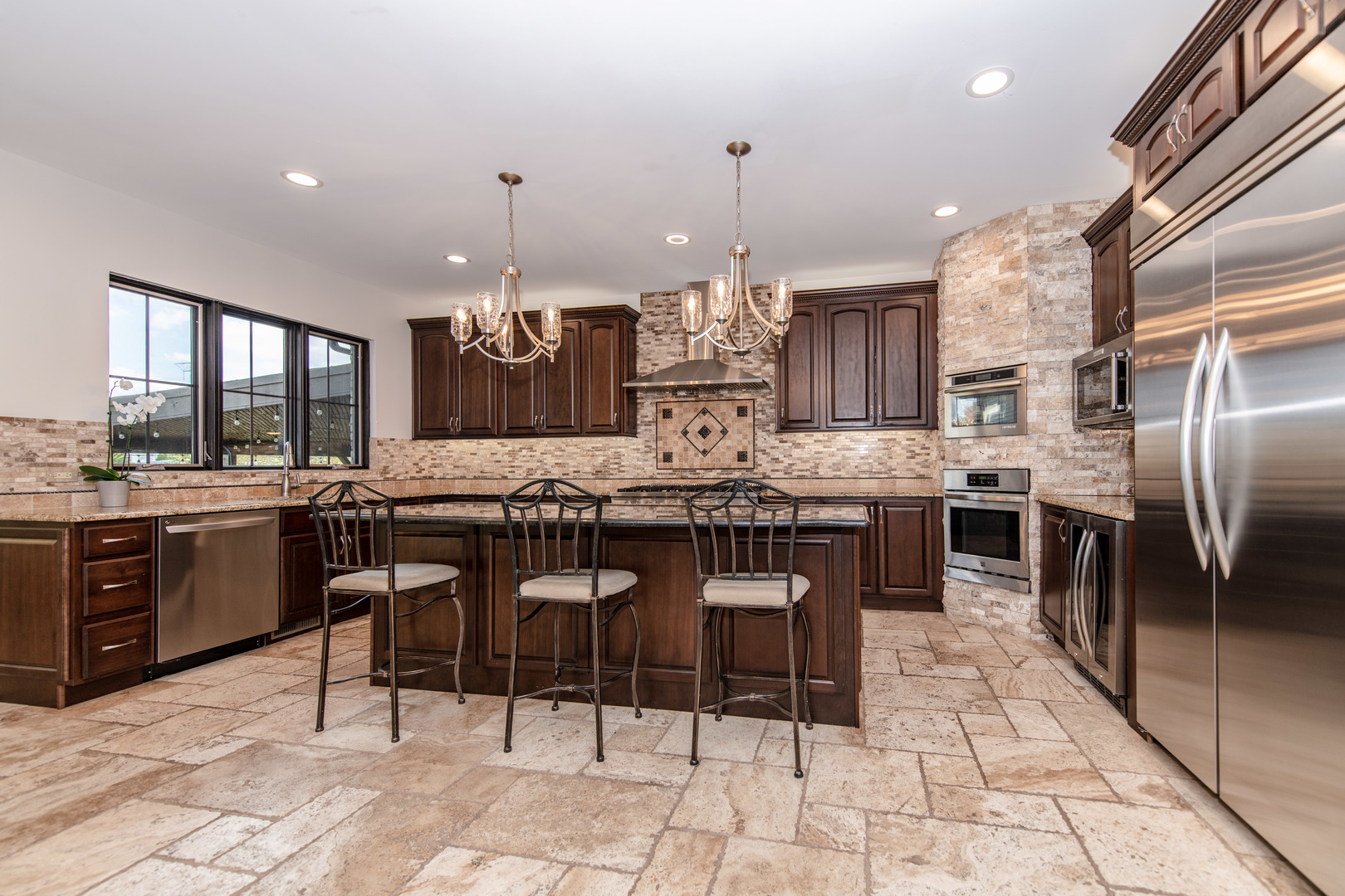 18911 S Palomino Drive, Shorewood, IL 60404