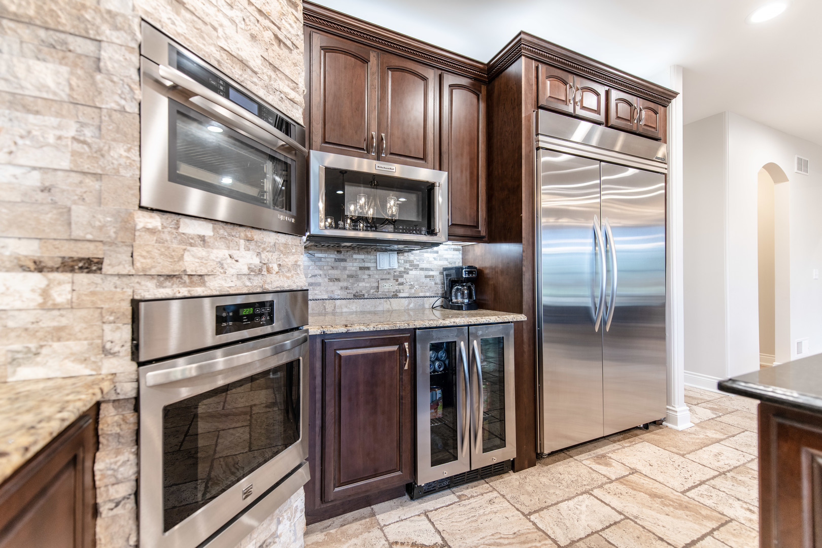 18911 S Palomino Drive, Shorewood, IL 60404