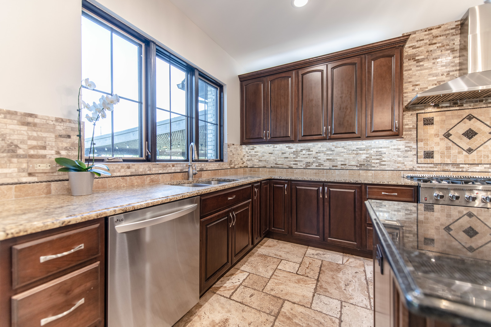 18911 S Palomino Drive, Shorewood, IL 60404