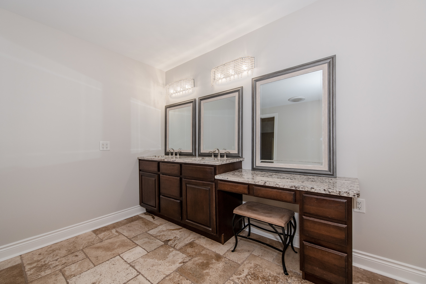 18911 S Palomino Drive, Shorewood, IL 60404