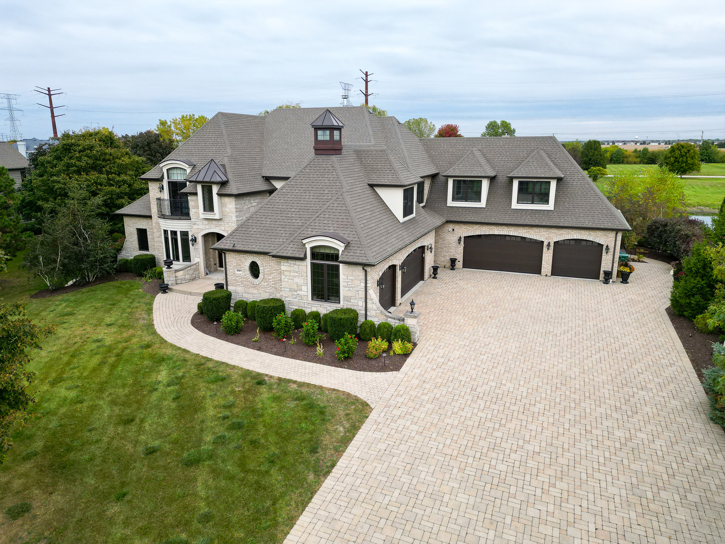 18911 S Palomino Drive, Shorewood, IL 60404