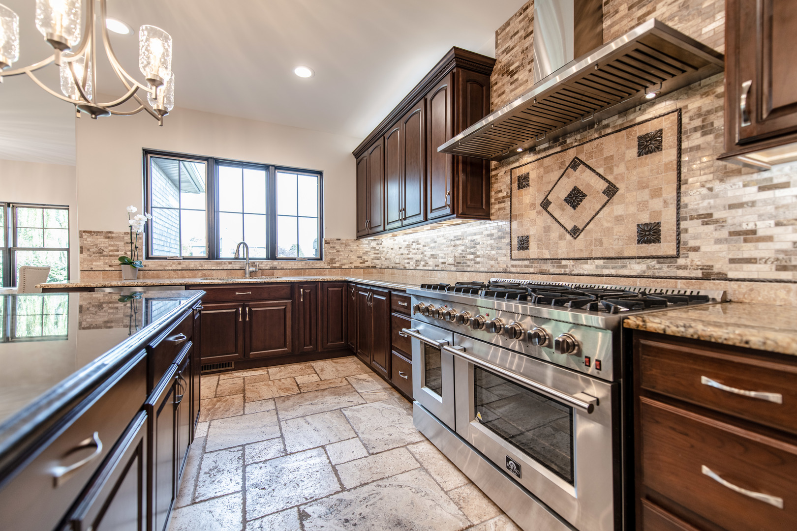 18911 S Palomino Drive, Shorewood, IL 60404