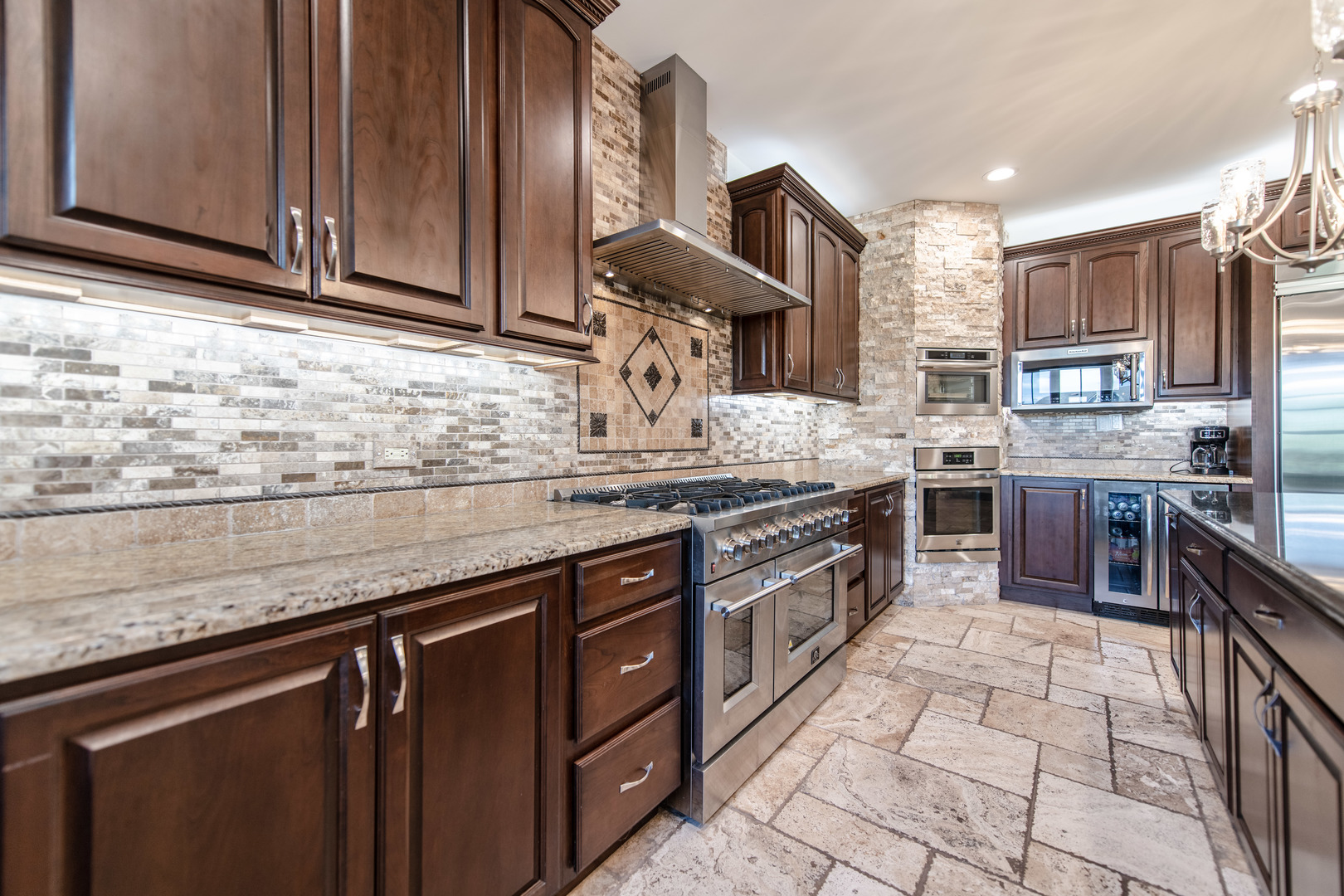 18911 S Palomino Drive, Shorewood, IL 60404