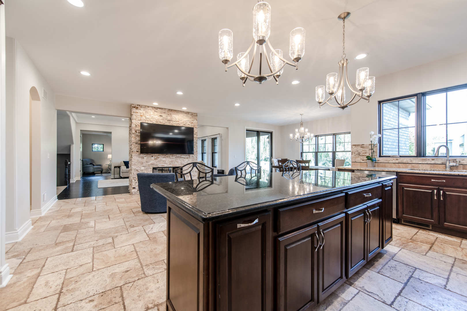 18911 S Palomino Drive, Shorewood, IL 60404