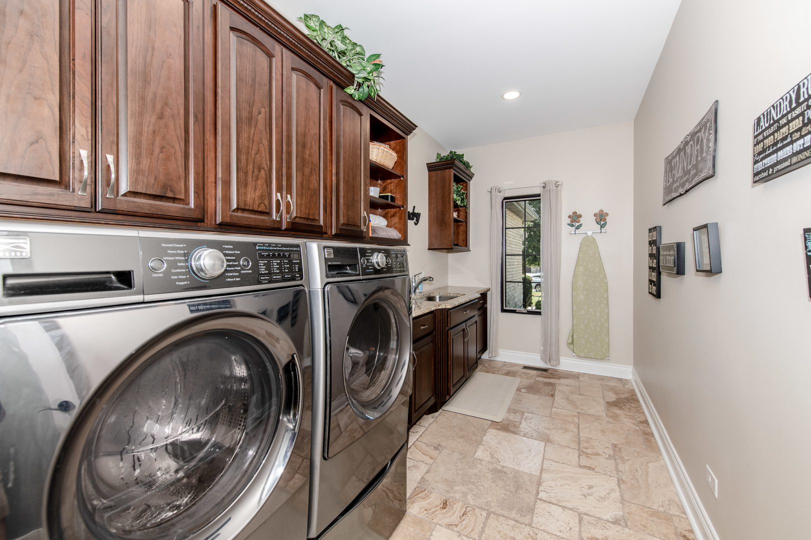 18911 S Palomino Drive, Shorewood, IL 60404