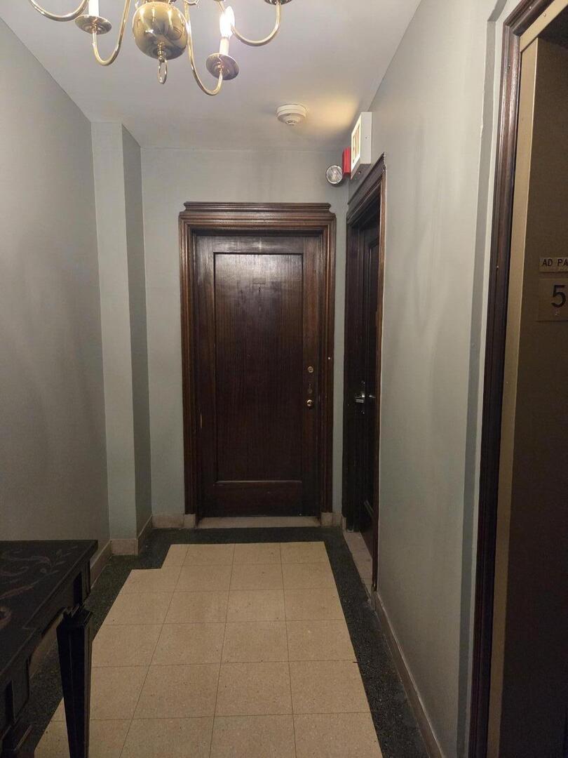 421 W Melrose Street #5D, Chicago, IL 60657