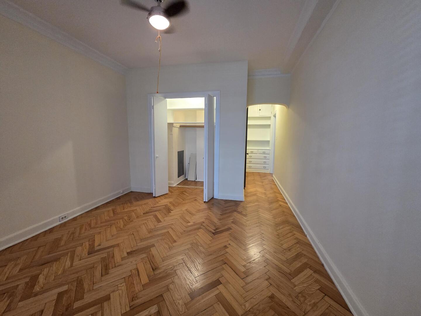 421 W Melrose Street #5D, Chicago, IL 60657