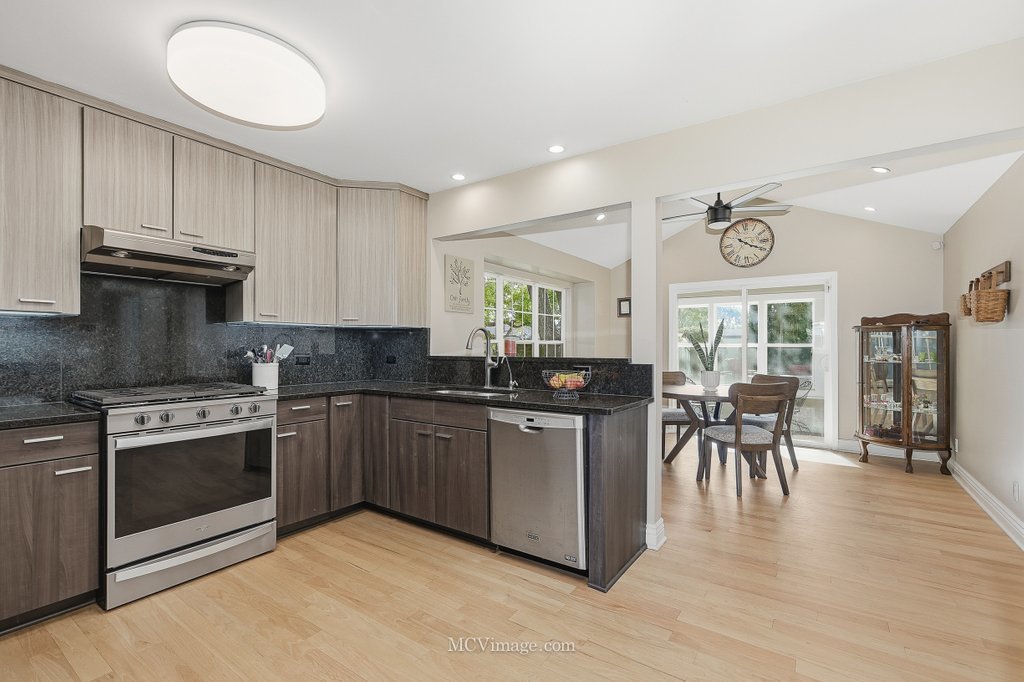 404 Sweetbriar Place, Plano, IL 60545