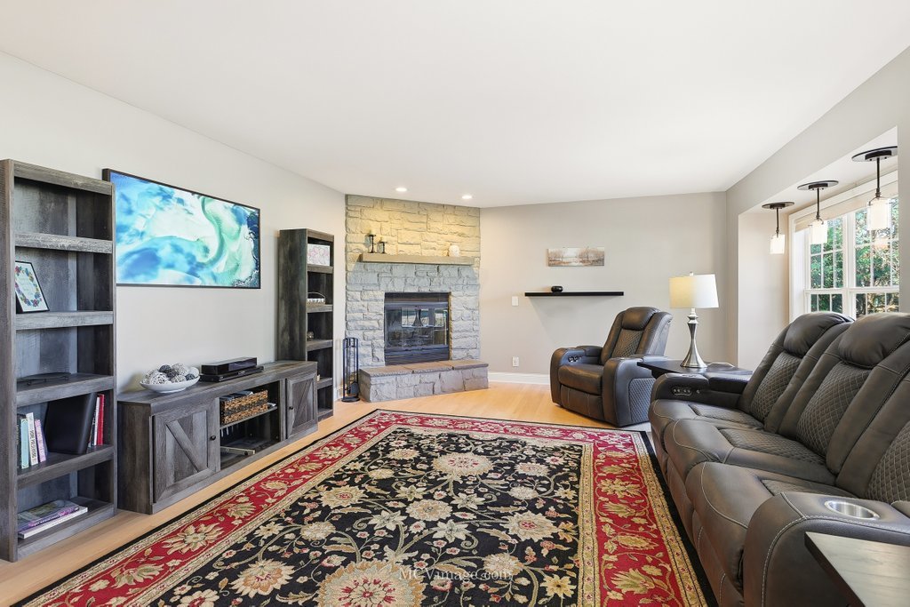 404 Sweetbriar Place, Plano, IL 60545