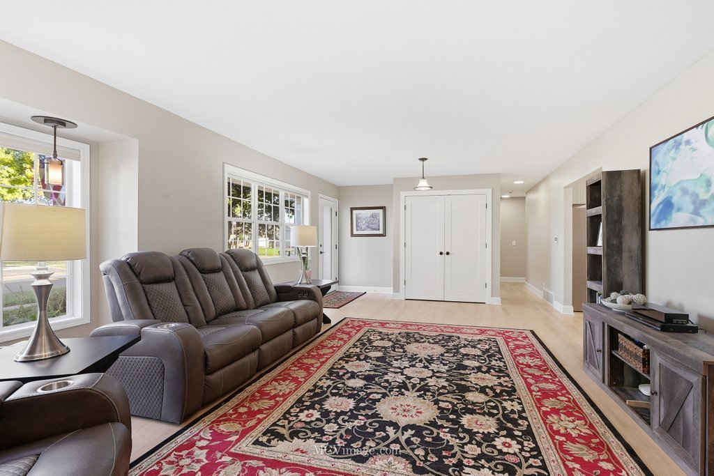 404 Sweetbriar Place, Plano, IL 60545