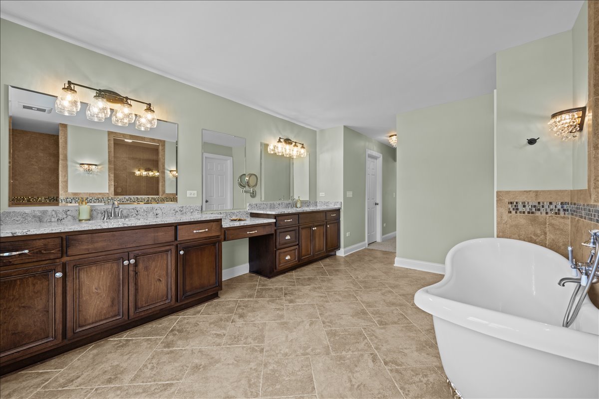 225 N Mill Street, Naperville, IL 60540