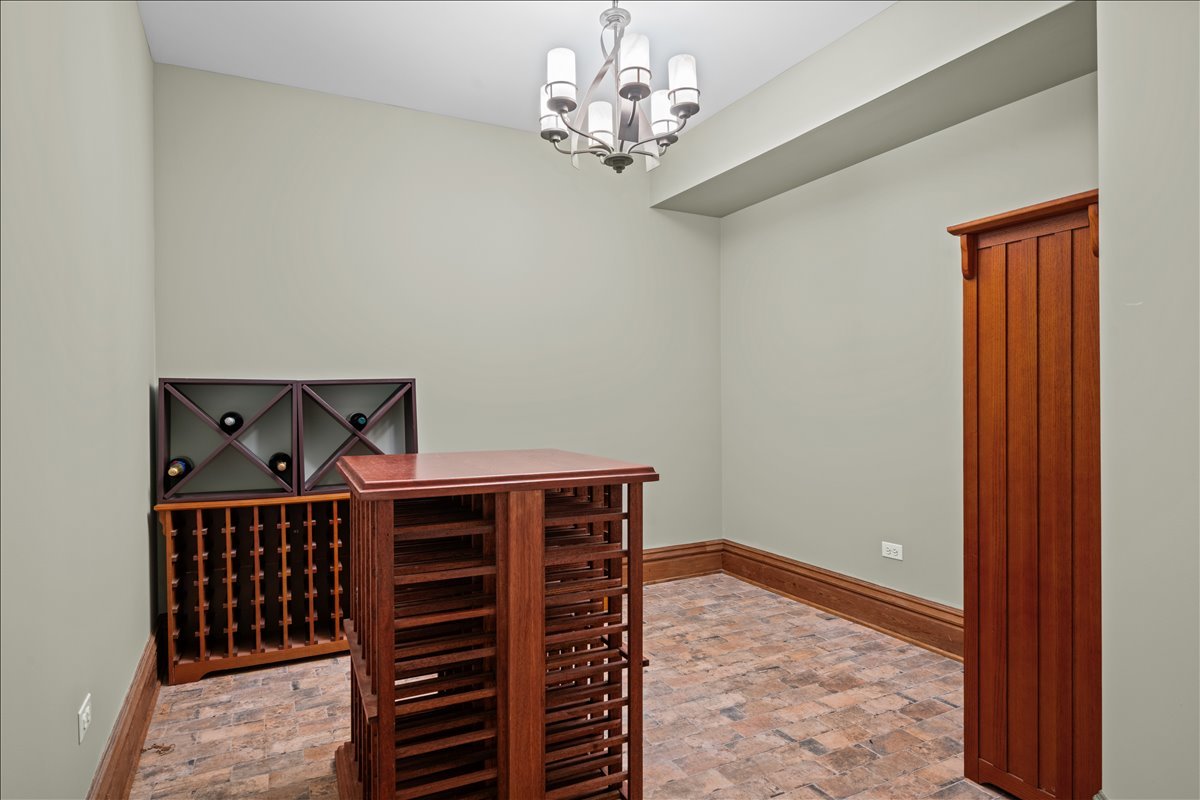 225 N Mill Street, Naperville, IL 60540