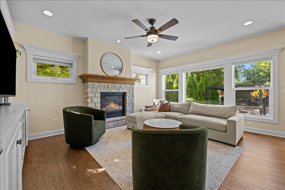 225 N Mill Street, Naperville, IL 60540