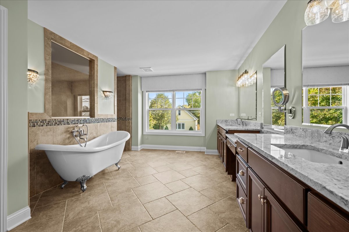 225 N Mill Street, Naperville, IL 60540