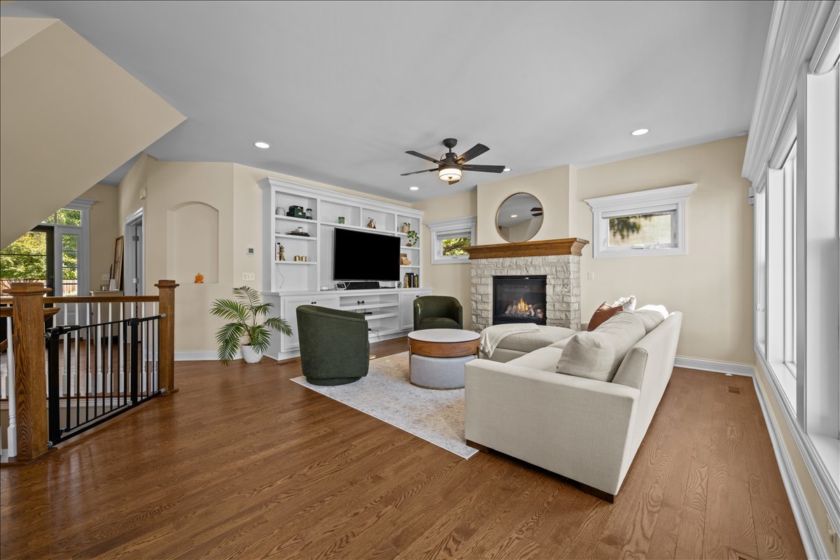 225 N Mill Street, Naperville, IL 60540