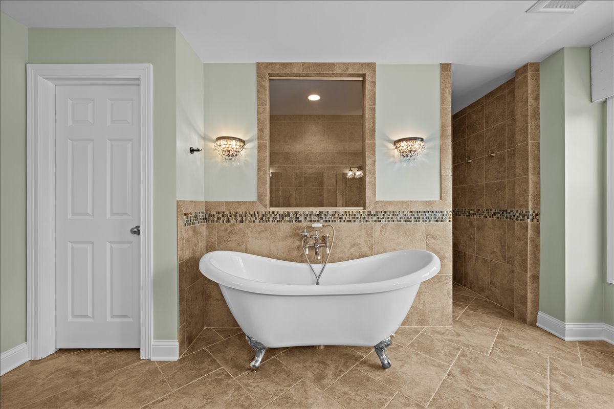 225 N Mill Street, Naperville, IL 60540