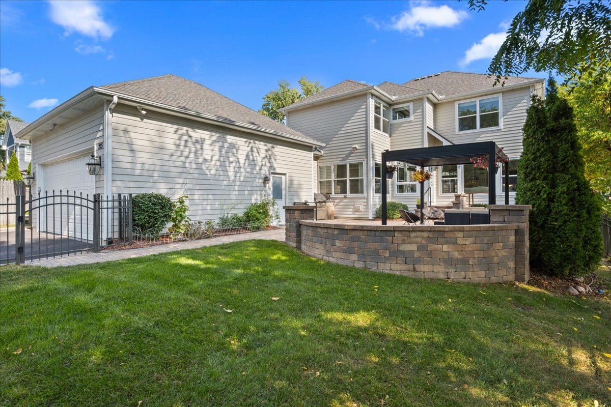 225 N Mill Street, Naperville, IL 60540
