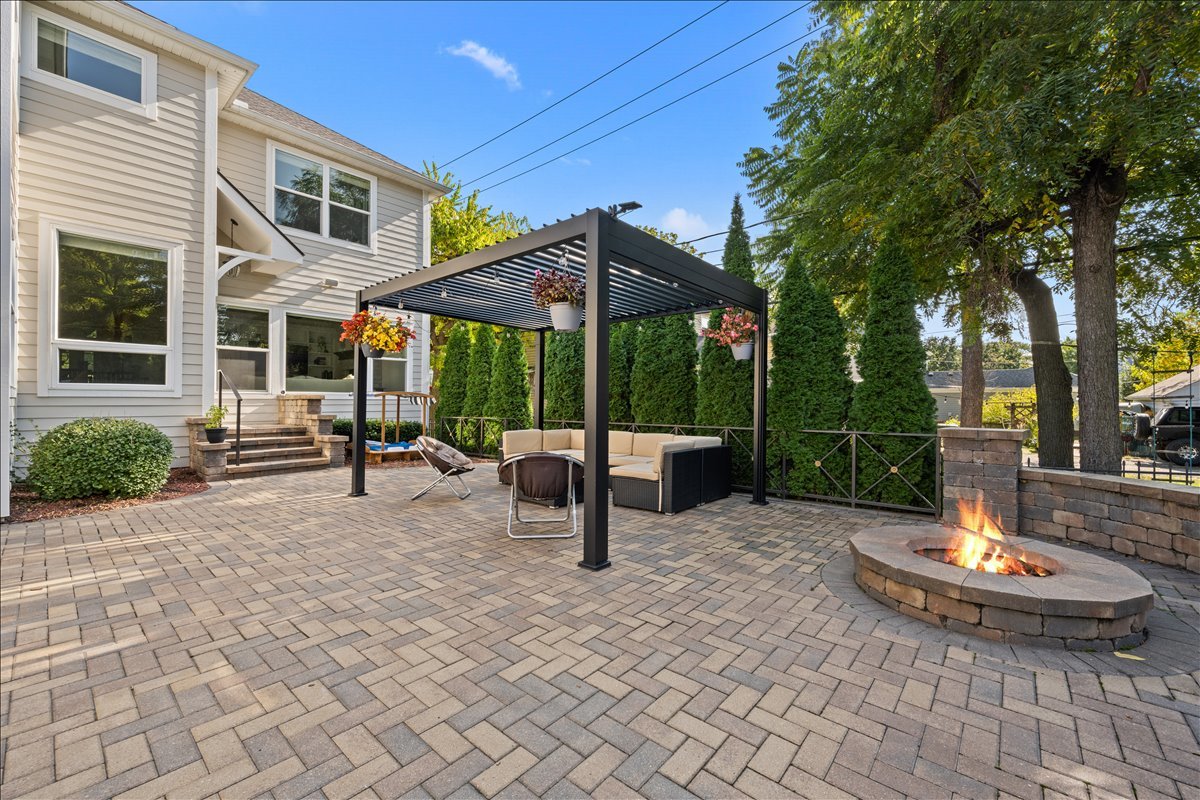 225 N Mill Street, Naperville, IL 60540