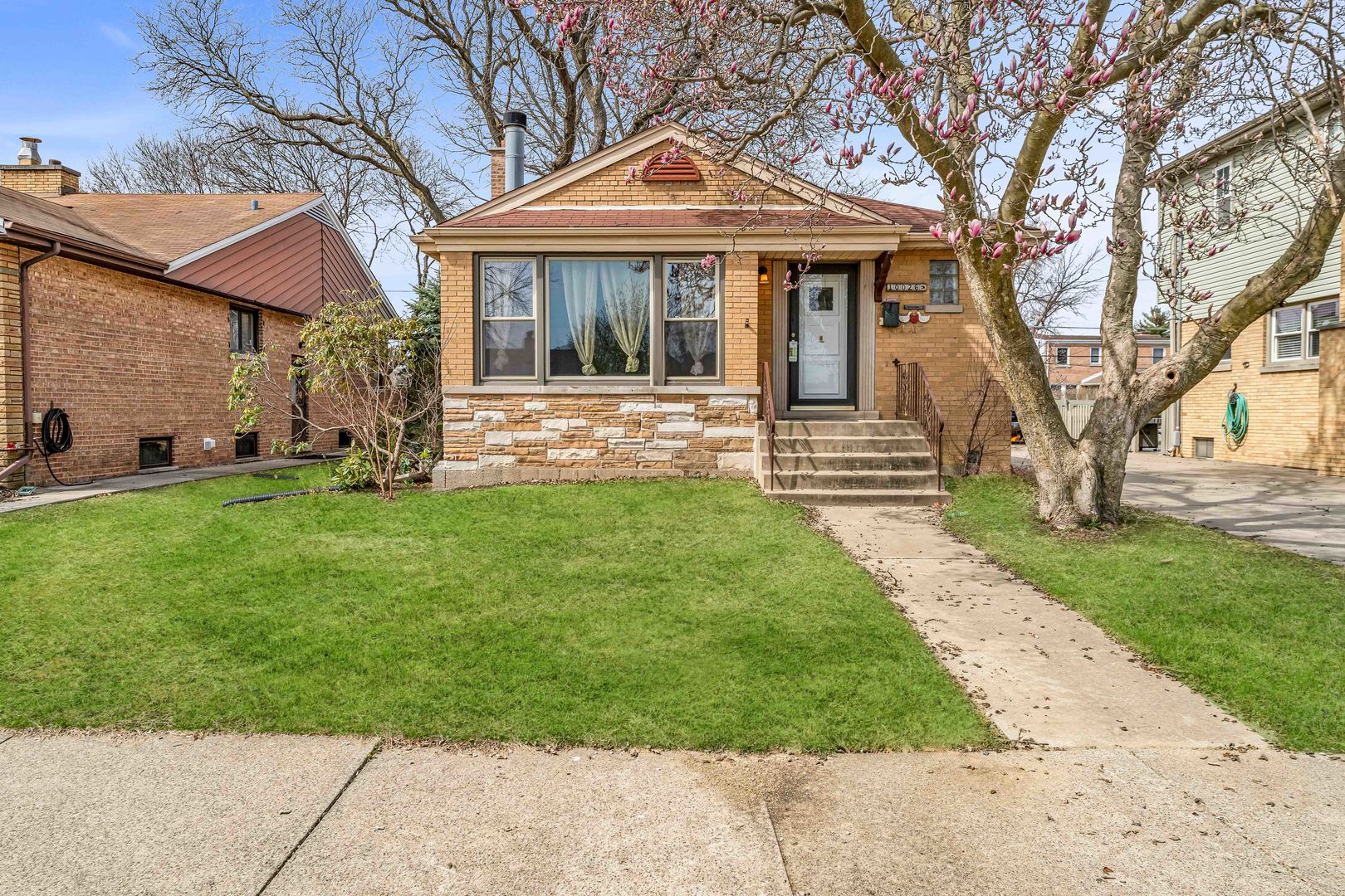 10026 S Spaulding Avenue, Evergreen Park, IL 60805