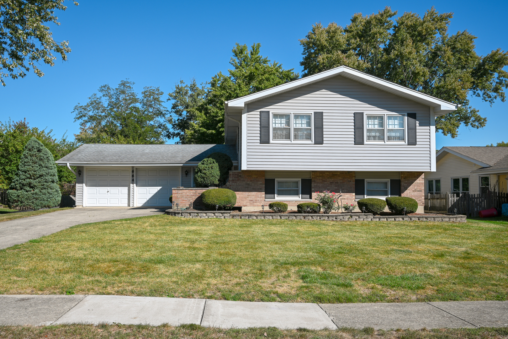 21W664 Glen Valley Drive, Glen Ellyn, IL 60137