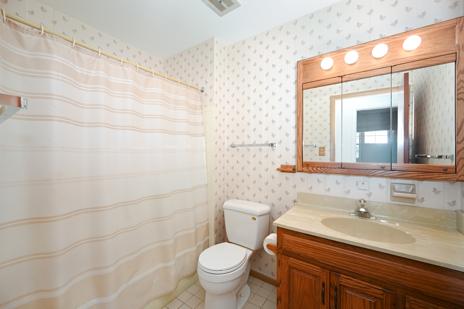 21W664 Glen Valley Drive, Glen Ellyn, IL 60137