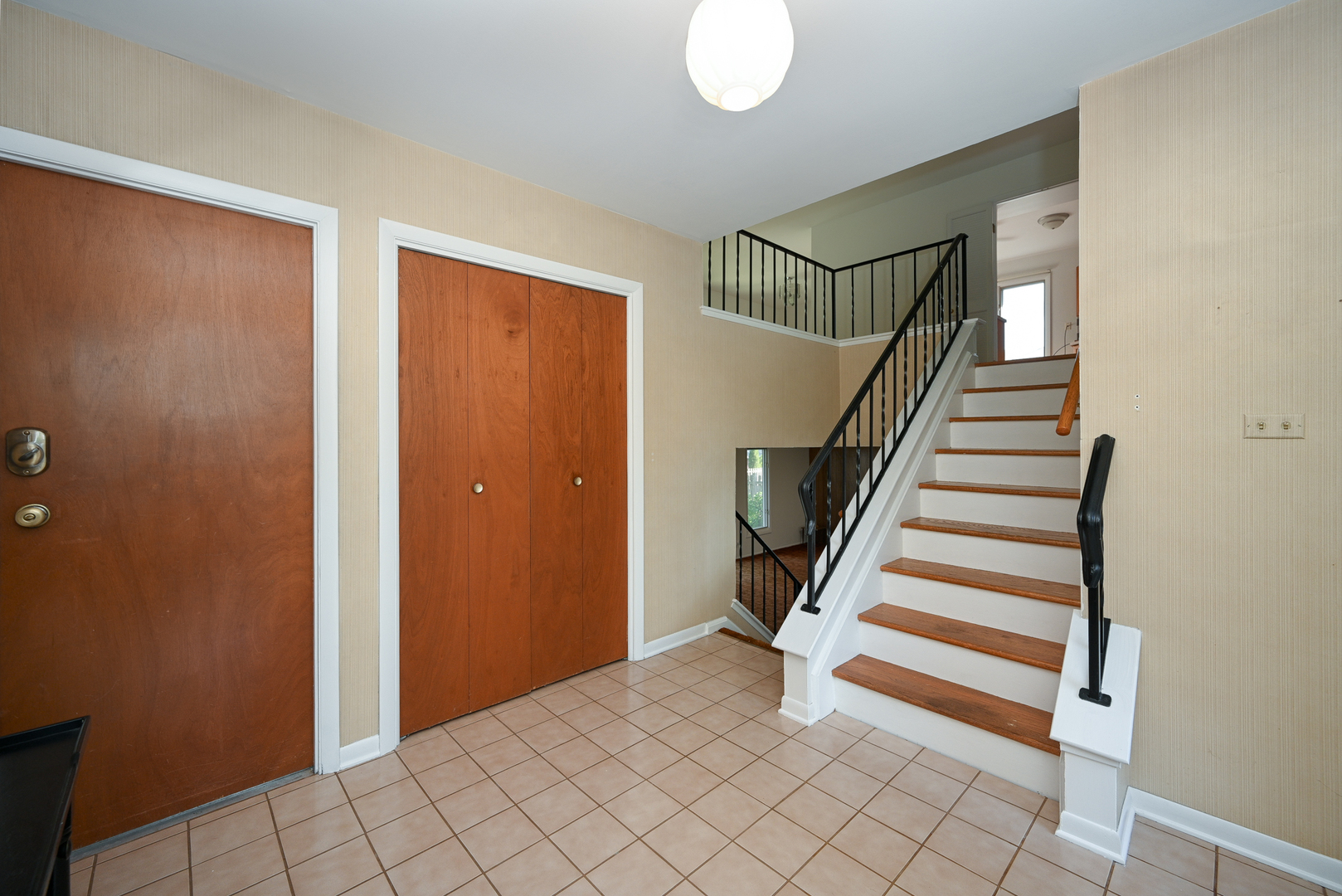 21W664 Glen Valley Drive, Glen Ellyn, IL 60137