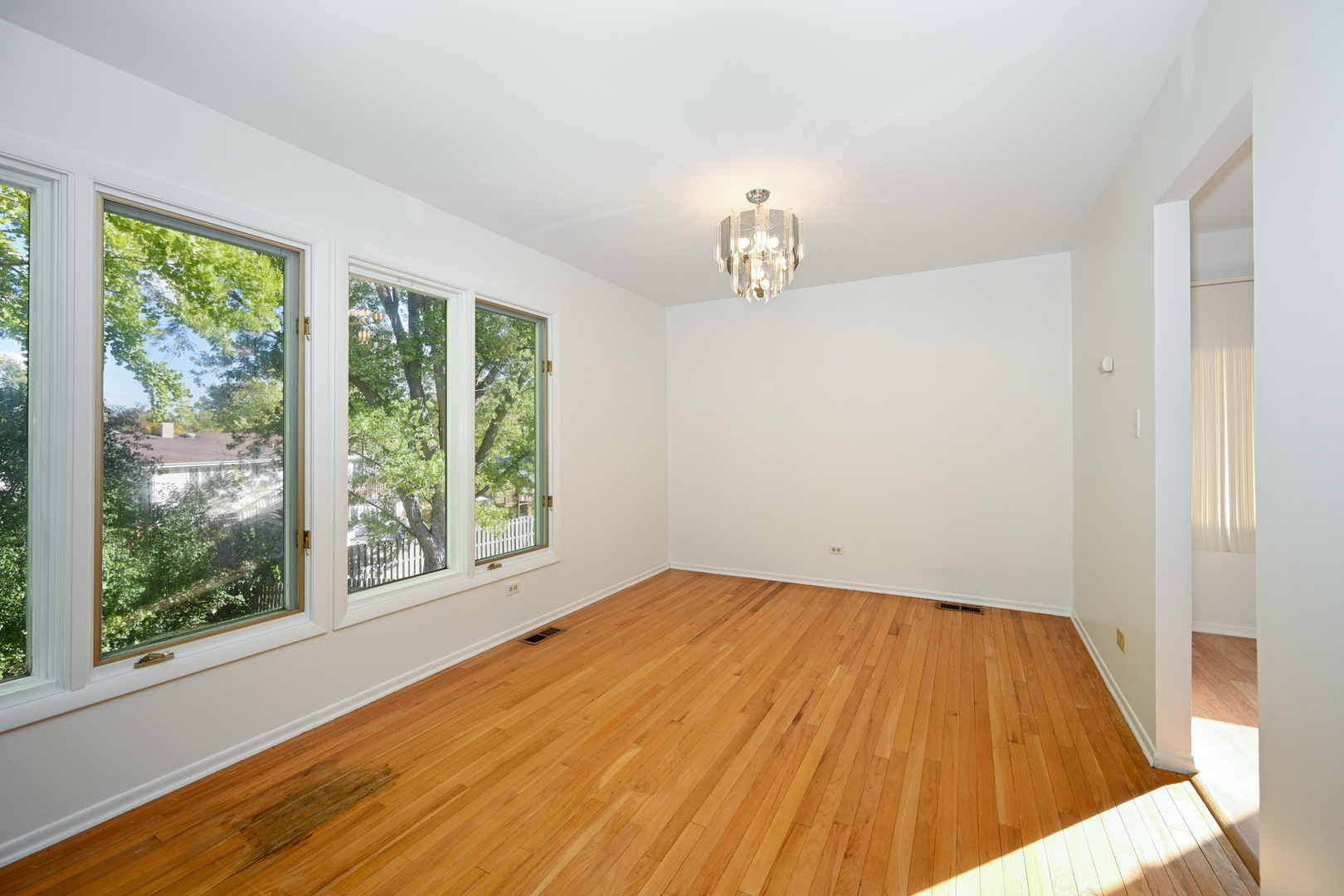 21W664 Glen Valley Drive, Glen Ellyn, IL 60137