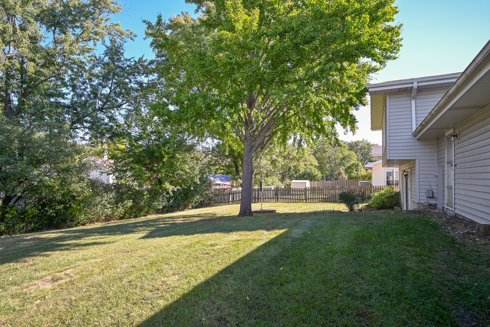 21W664 Glen Valley Drive, Glen Ellyn, IL 60137