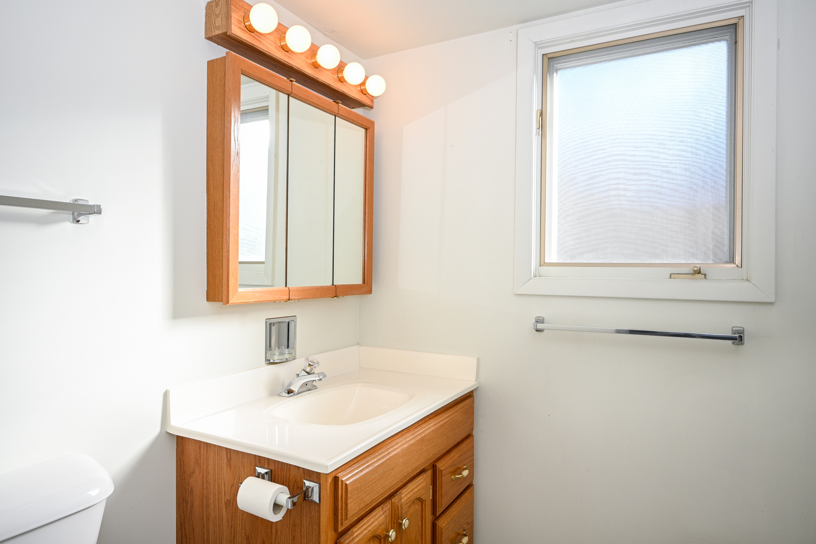 21W664 Glen Valley Drive, Glen Ellyn, IL 60137