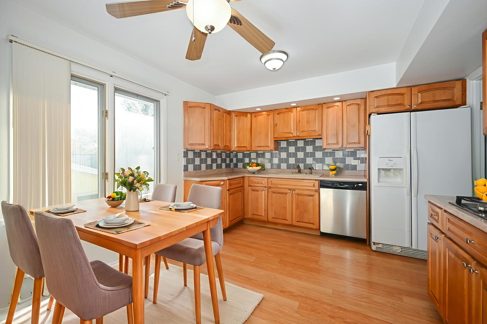 21W664 Glen Valley Drive, Glen Ellyn, IL 60137