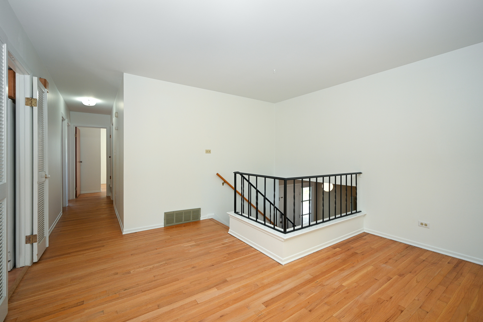 21W664 Glen Valley Drive, Glen Ellyn, IL 60137