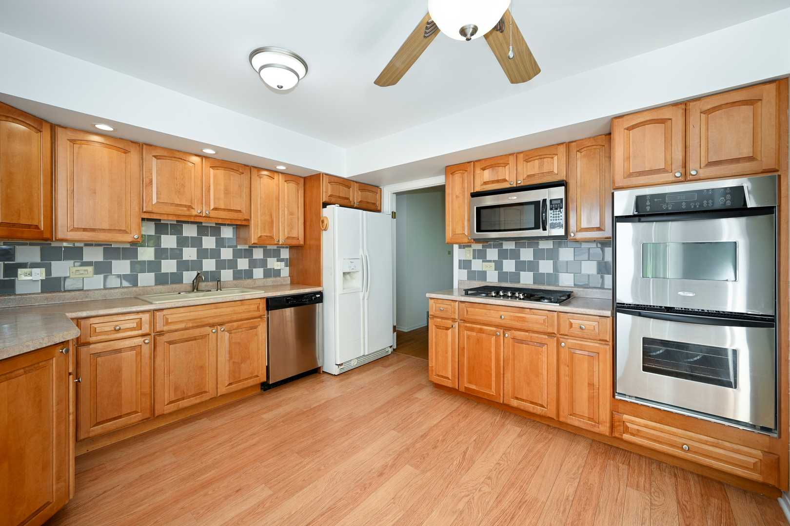 21W664 Glen Valley Drive, Glen Ellyn, IL 60137